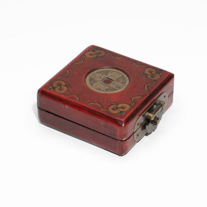 Boussole, Chine circa 1900, 
dans un coffret...