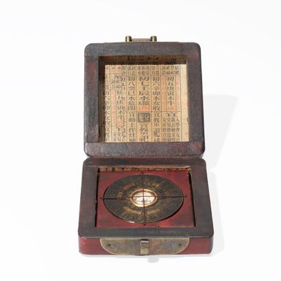 Boussole, Chine circa 1900, 
dans un coffret...