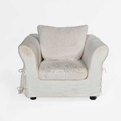 Canapé et bergère confortables, recouverts...