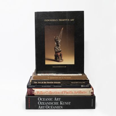 Lot comprenant 7 livres dont : 
- Oceanic...