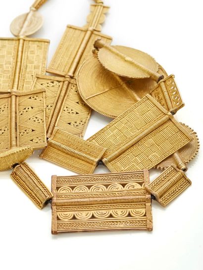 Important collier en or 14K (585) et 9K (375),...