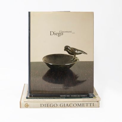 Lot comprenant 5 livres dont : 
- Diego Giacometti....
