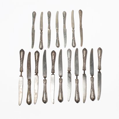 Lot de couverts dépareilles en argent (800)...