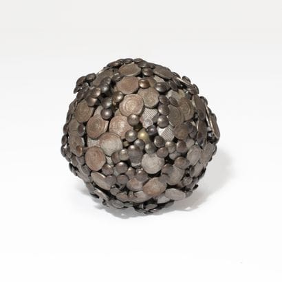 Joyce MANSOUR (1928-1986)
Sculpture clous
Formant...