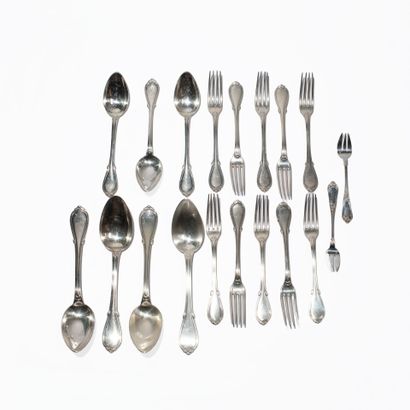 Lot de couverts dépareilles en argent (800)...