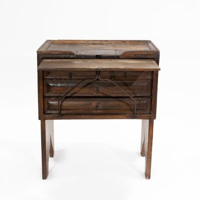 Meuble d'atelier de peintre en bois fruitier,...