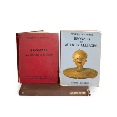 Lot comprenant 3 livres dont : 
- Bronzes...