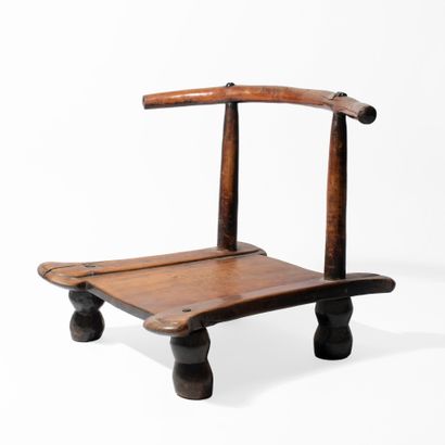 Chaise à dossier en bois, Dan, Côte d'Ivoire,
reposant...