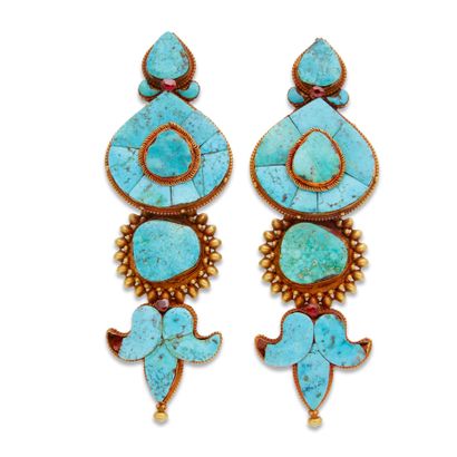Paire de boucles en turquoise et métal doré,...
