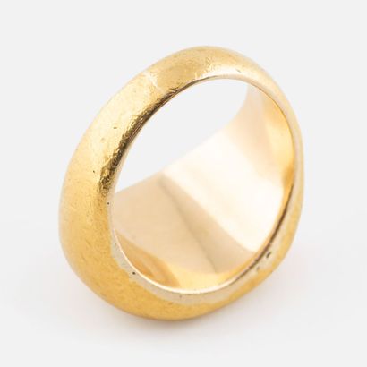Bague en or 
En or 18K (750), ornée d'un...