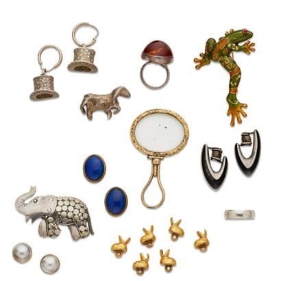 Ensemble de bijoux fantaisie divers comprenant...
