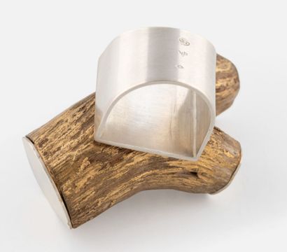Delphine NARDIN (née en 1965)
Bague en bois...
