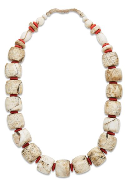 Collier en coquillage et perles, Proche-Orient,...
