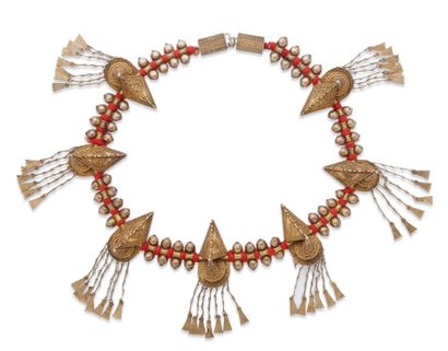Bel ensemble de deux colliers en argent (800)...