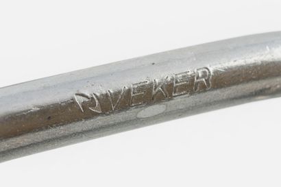 VEKER (XXIe SIECLE)
Collier chaine en acier...