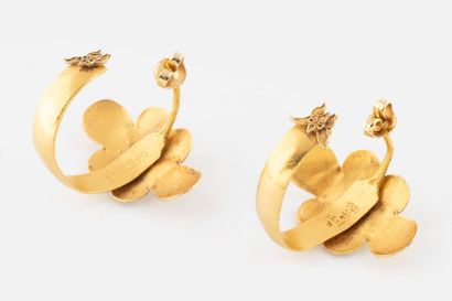 Paire de boucles d'oreilles en or, probablement...