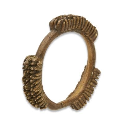 Lot de six bracelets en métal dont un Liberia...