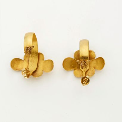 Paire de boucles d'oreilles en or, probablement...