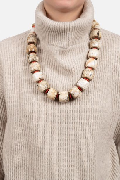 Collier en coquillage et perles, Proche-Orient,...