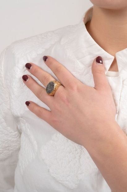 Bague en or et argent, probablement Afghanistan
En...