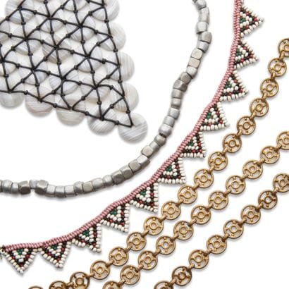 Ensemble de bijoux comprenant: 
- Un collier...
