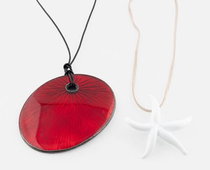 Ensemble de deux pendentifs par Giorgio Vigna...