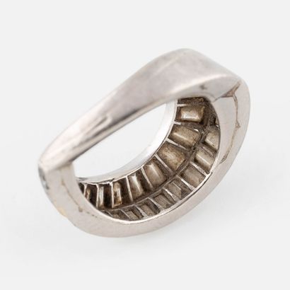 Bague diamants et platine
En platine (850),...