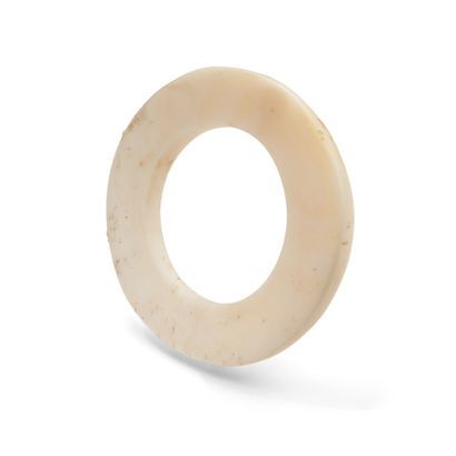 Bracelet en bénitier fossilisé (tridacne),...