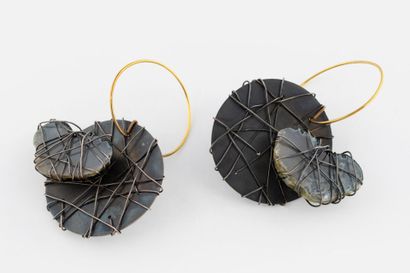 Lara KOULAJIAN (née en 1964)
Paire de pendants...