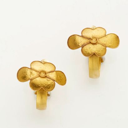Paire de boucles d'oreilles en or, probablement...