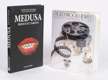Lot comprenant 2 livres dont : 
- Medusa...
