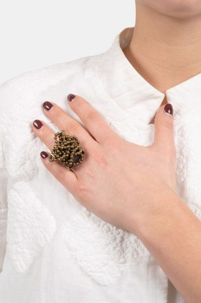 Bague aimant, laiton et métal argenté, 
L'anneau...
