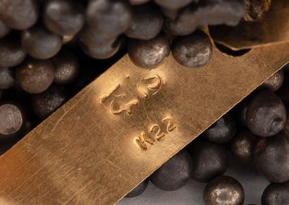 TAKIS (1925-2019)
Collier pendentif 