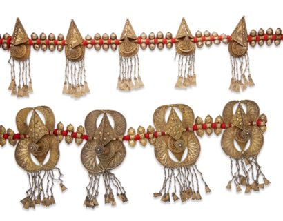 Bel ensemble de deux colliers en argent (800)...