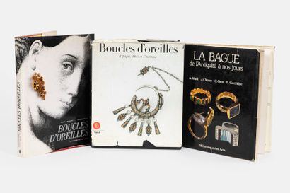 Lot comprenant 3 livres dont ; 
- Boucles...