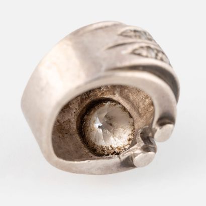 Bague en ragent et pierre imitation
En argent...