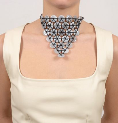Ensemble de bijoux comprenant: 
- Un collier...