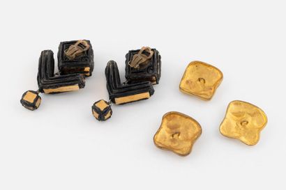 Line VAUTRIN (1913-1997)
Paire de pendants...