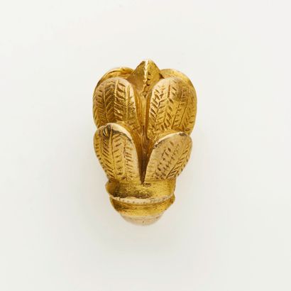 Bague en métal à décor végétal, Akan, Ghana,
Hauteur...