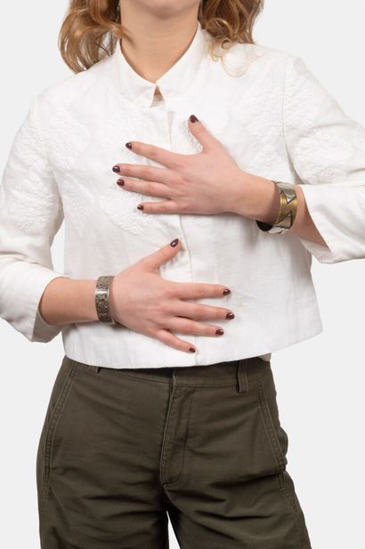 Ensemble de bijoux en argent comprenant:
-...