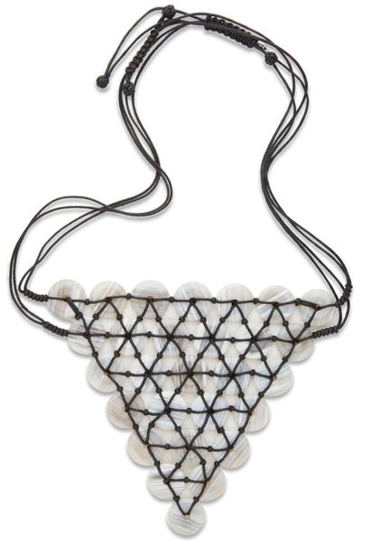 Ensemble de bijoux comprenant: 
- Un collier...
