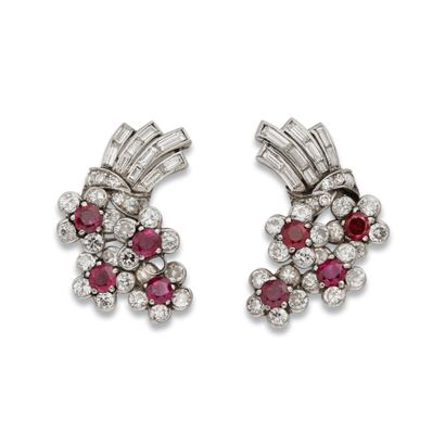 Paire de clips d'oreilles rubis et diamants...
