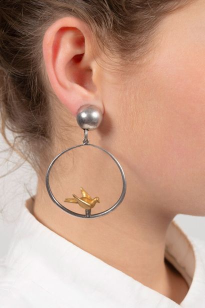 Line VAUTRIN (1913-1997)
Paire de pendants...