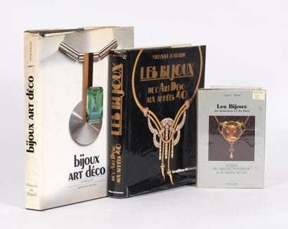 Lot comprenant 3 livres dont : 
- Les Bijoux...