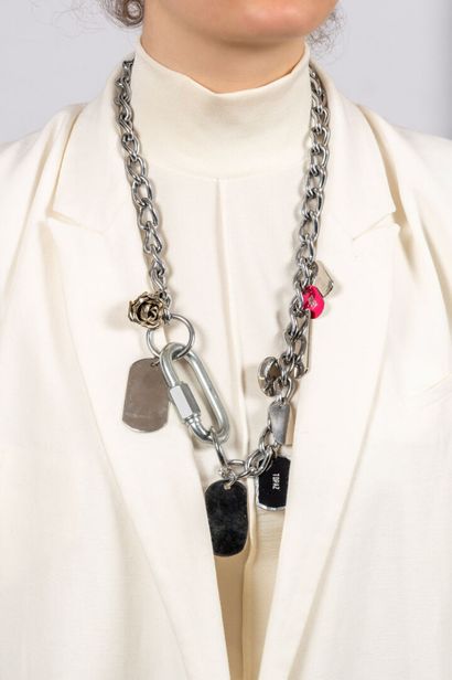 VEKER (XXIe SIECLE)
Collier chaine en acier...