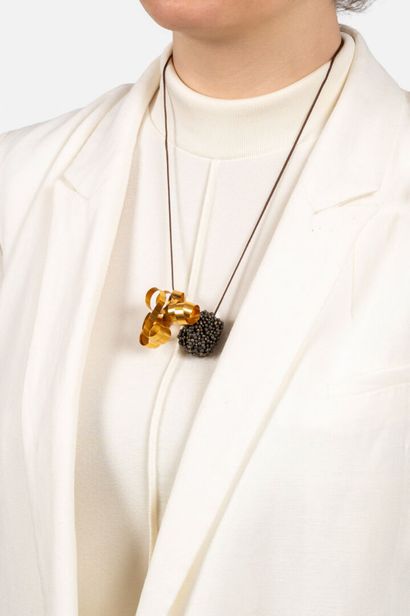TAKIS (1925-2019)
Collier pendentif 