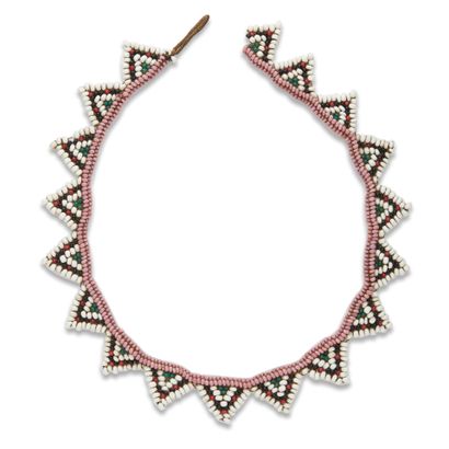 Ensemble de bijoux comprenant: 
- Un collier...