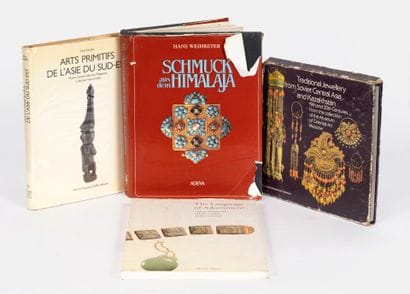 Lot comprenant 4 livres dont : 
- Traditional...