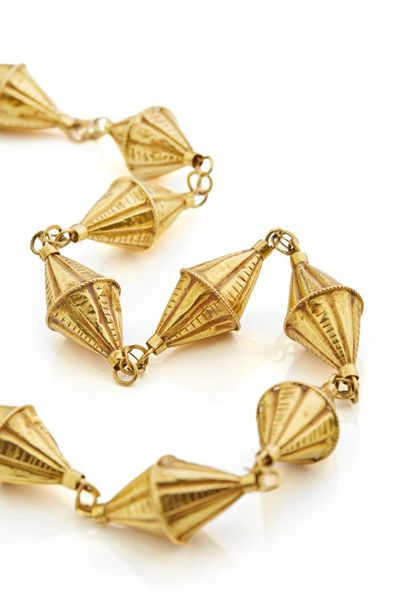 Bracelet en or 18K (750),
Composé d'une succession...