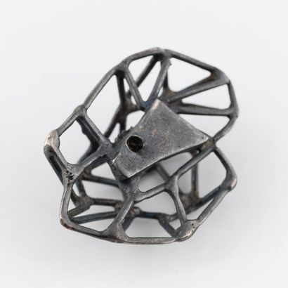 Paire de boucles d'oreilles en argent 
Formant...
